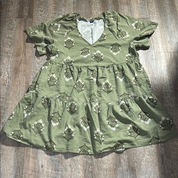 Old Navy Dresses & Skirts - Old Navy Green Floral Casual Dress